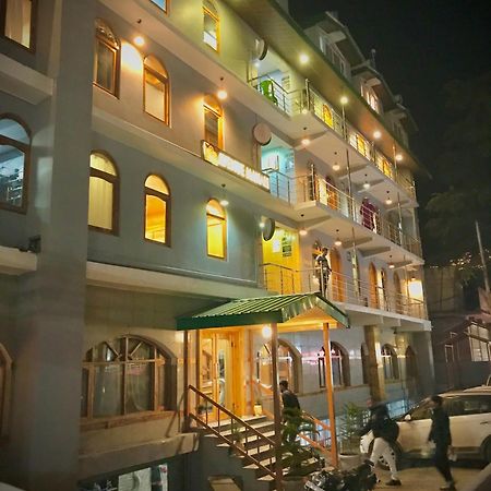 The Avenue Hotel , Manali A River Side Hotel Eksteriør bilde