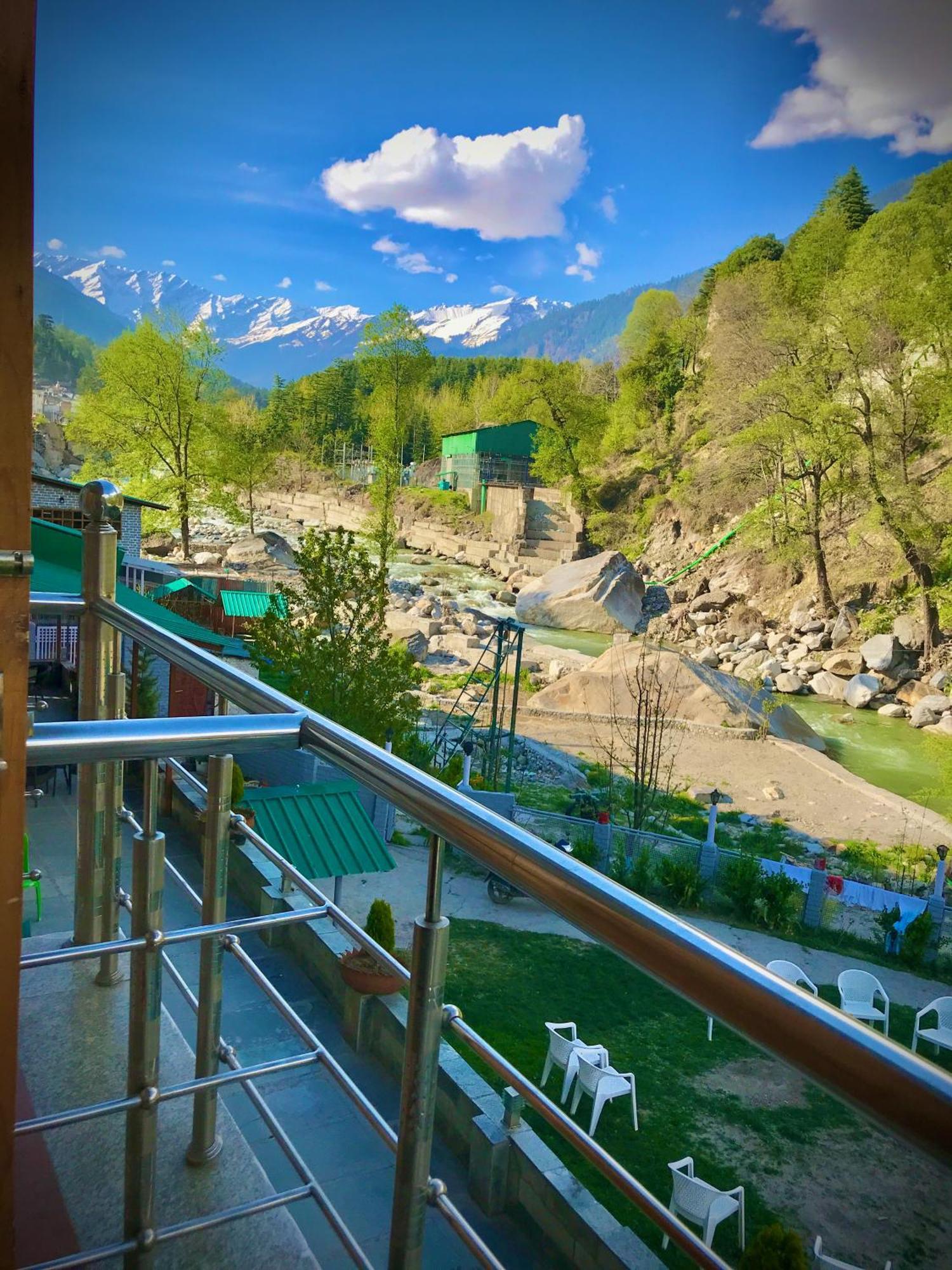 The Avenue Hotel , Manali A River Side Hotel Eksteriør bilde